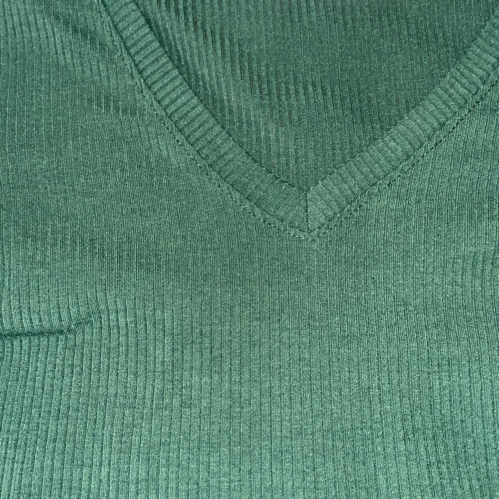 Crop top - Picture 2 of 4